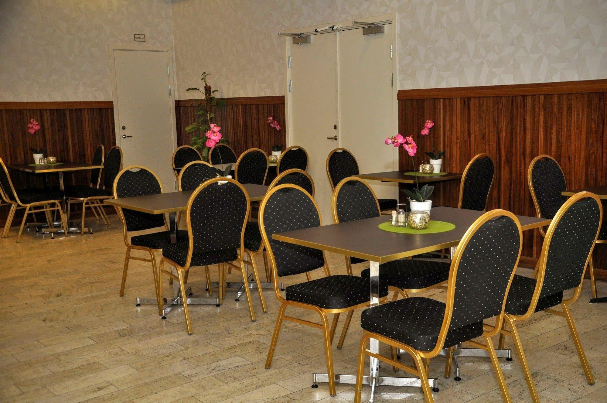 Ronneby Cityhotell Bagian luar foto
